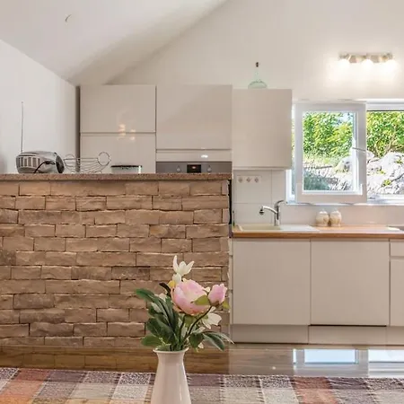 Сasa de vacaciones Kristina - - Topici, Private Outdoor Swimmingpool, Wifi Baška Voda