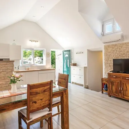 Сasa de vacaciones Kristina - - Topici, Private Outdoor Swimmingpool, Wifi Baška Voda