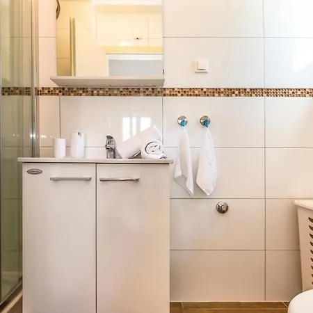 Kristina - - Topici, Private Outdoor Swimmingpool, Wifi * Baska Voda